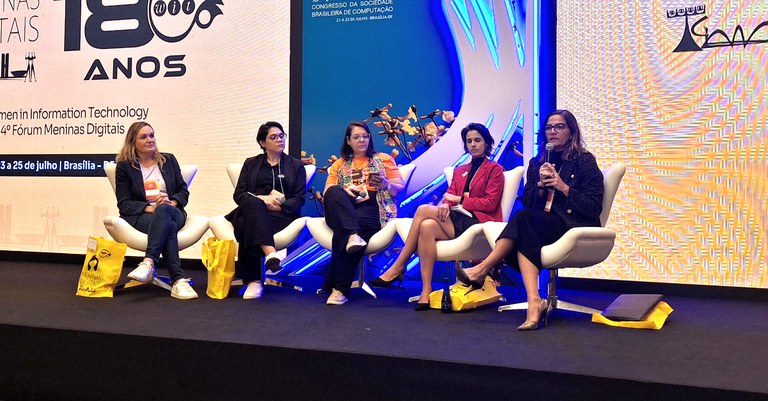 Aridne Fonseca fala em Painel do 18 WIT da SBC e Meninas Digitais.jpg