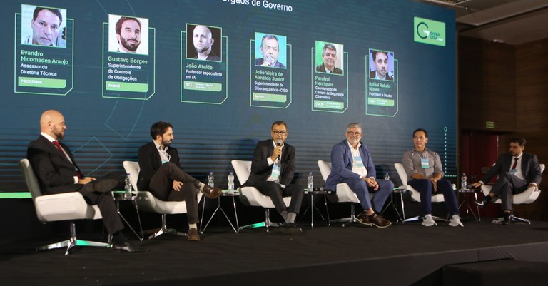 Superintendente João Almeida fala em painel do Cyber Gov em Brasília foto 01.jpg