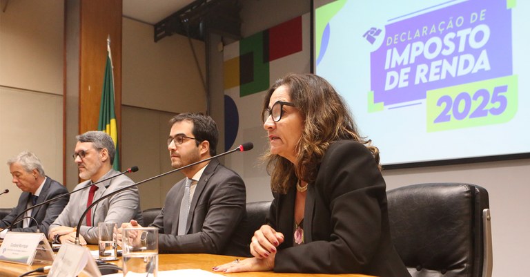 A diretora de Negócios Econômico-Fazendários do Serpro, Ariadne Fonseca, durante coletiva de imprensa realizada pela Receita Federal do Brasil