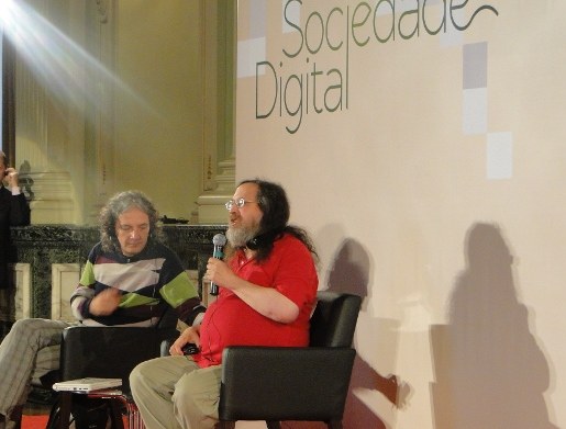 Marcelo Branco e Richard Stallman falam sobre liberdade digital no lançamento oficial do Fisl13
