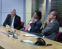 Senadores visitam centro de dados de Brasília